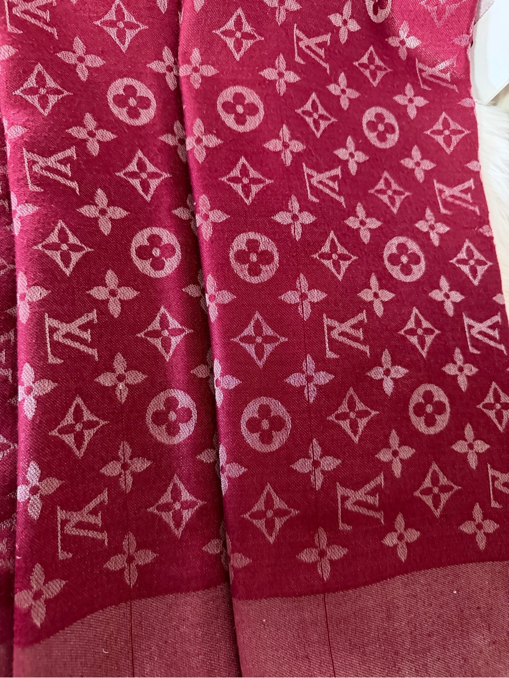 Louis Vuitton Burgundy Monogram Shine Shawl Scarf. - Picture 1 of 11